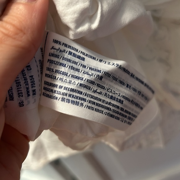 ✨ Abercrombie Kids ✨ Girls White Pleated Tank Top Cami Silver Foil Design 13/14 - Picture 8 of 8